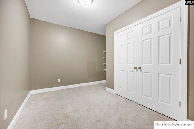 Building Photo - 120 Pinehurst Ct