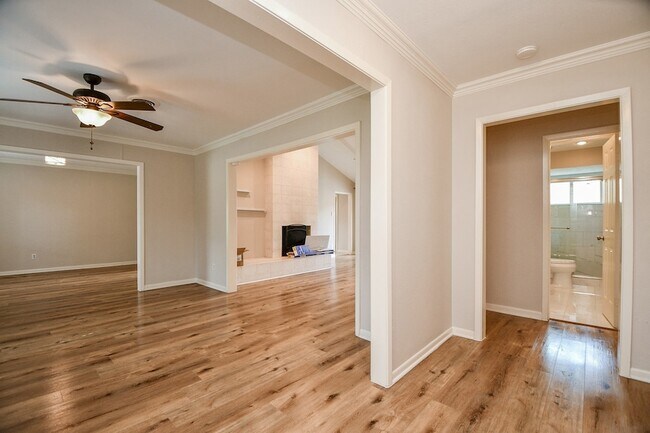 Building Photo - 10706 Inwood Dr