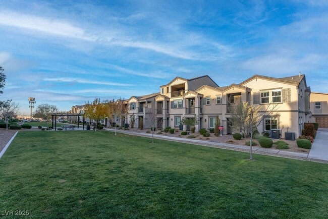 Building Photo - 483 Ylang Pl