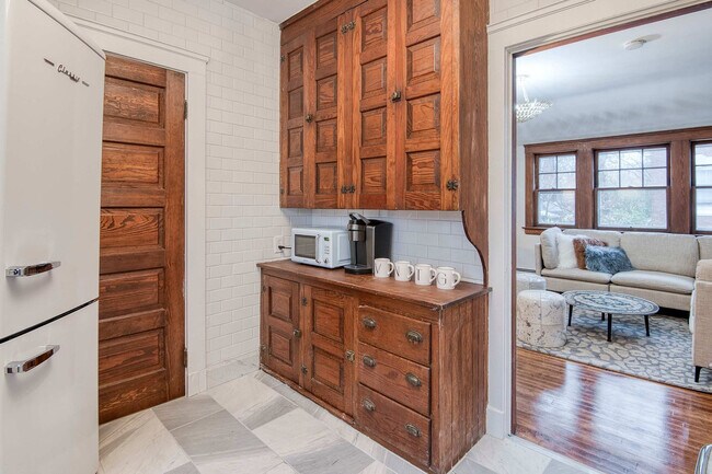 Building Photo - 3073 Fairmount Blvd