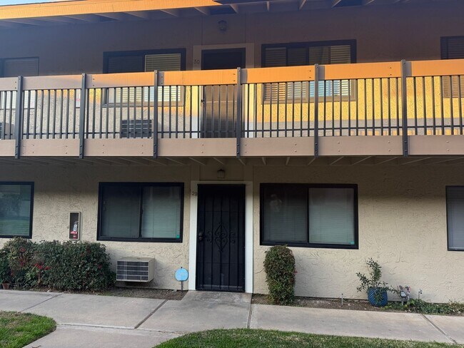 Building Photo - CAMPBELL - Downstairs unit in desirable location