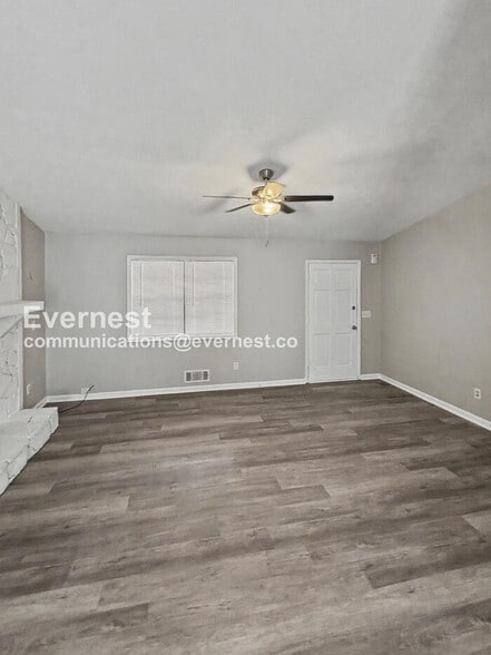 Building Photo - 800 Cedar Lake Dr SE