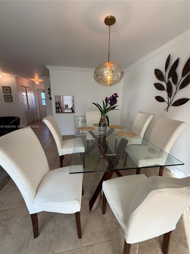 Building Photo - 500 NE 14th Ave