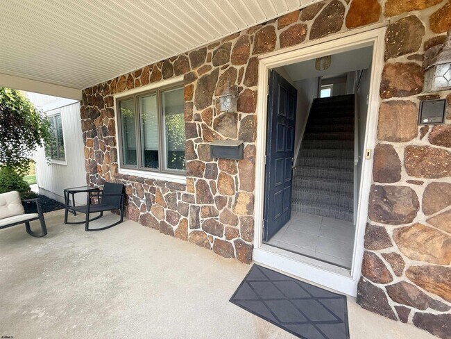 Building Photo - 303 Windsor Dr
