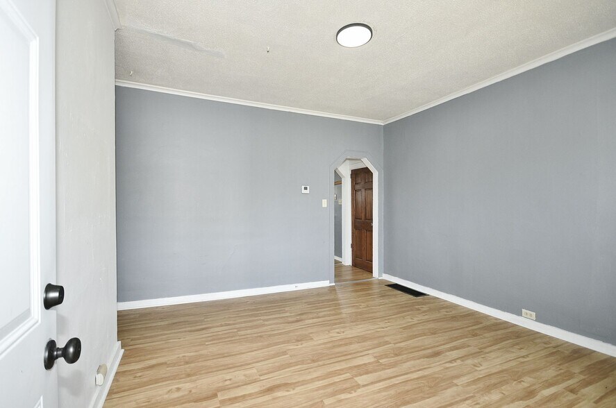 Building Photo - 1912 Pallas St