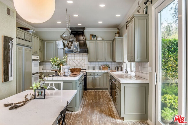 Building Photo - 3470 Consuelo Dr