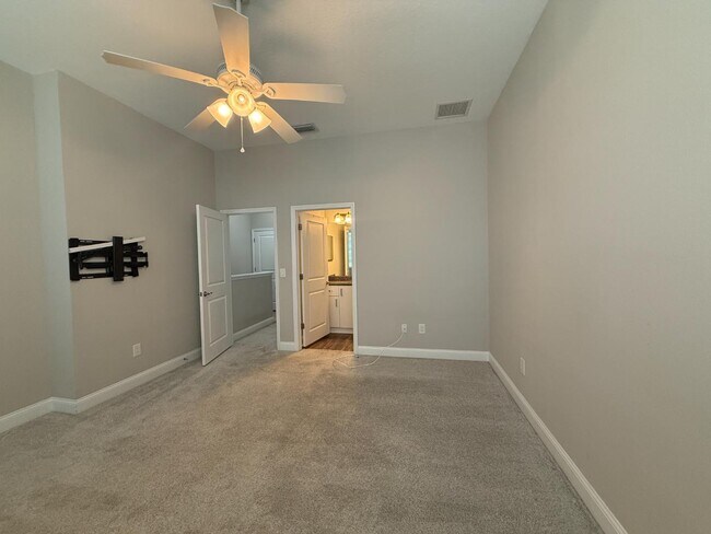 Building Photo - 2820 1st Ave S