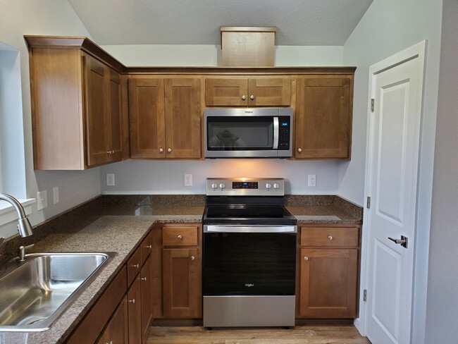 Building Photo - 220 Cheryl Ln