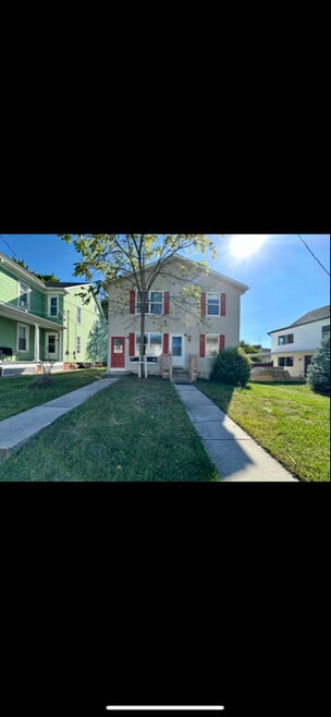 Building Photo - 262 3rd St