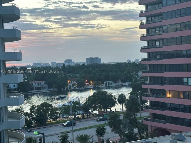Building Photo - 5161 Collins Ave