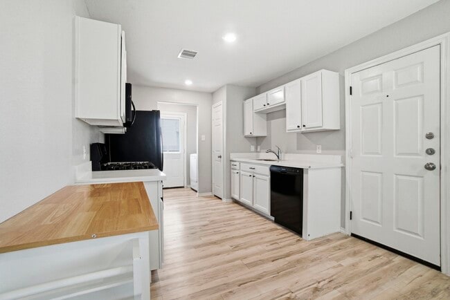 Building Photo - 11036 N Lake Mist Ln