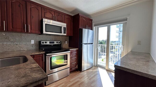 Building Photo - 2575 SW 27th Ave