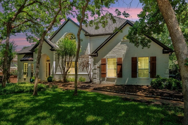 Building Photo - "Discover Your Dream Home: Spacious 4-Bedr...