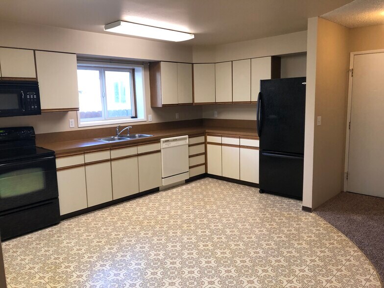 Building Photo - 1804 N Oak St