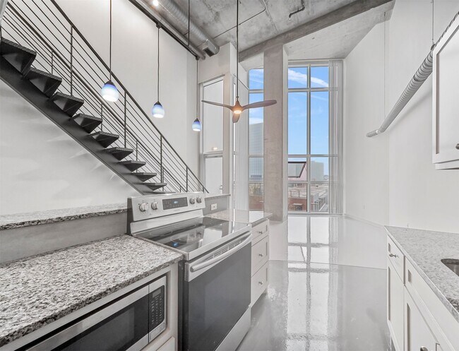 Building Photo - 2000 Bagby St