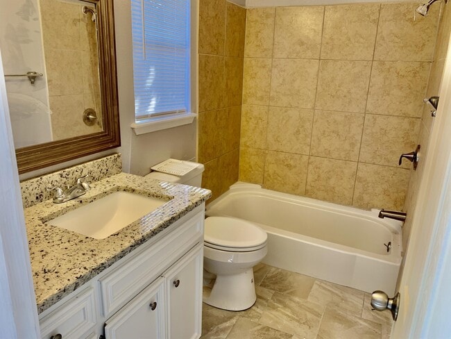 Building Photo - 7114 Saratoga Blvd