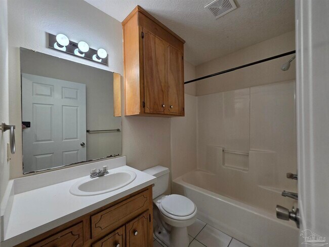 Building Photo - 916 Rentz Ave