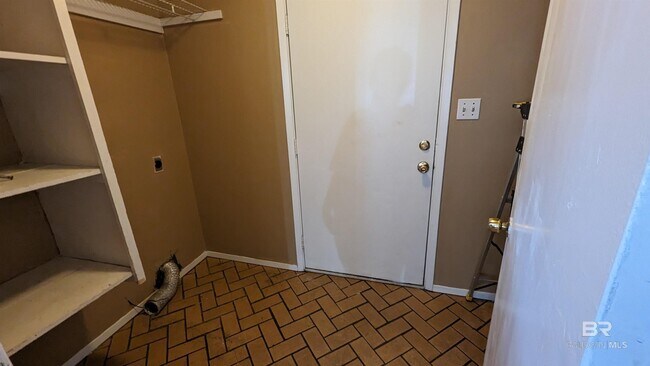 Building Photo - 1616 N Cedar St