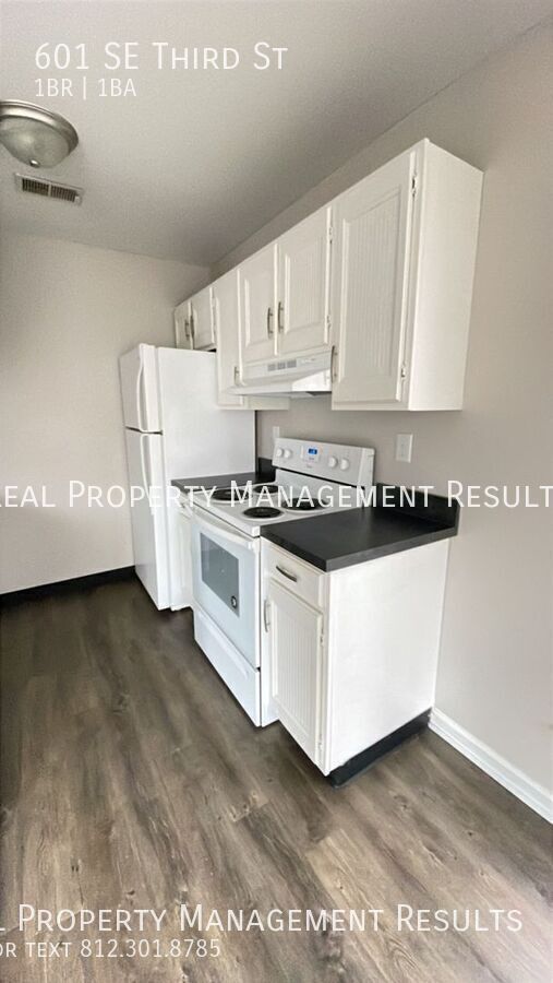 Building Photo - Welcome to our 1 bedroom 1 bath apartment ...