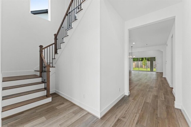 Building Photo - 8218 Sherman Pk Trl