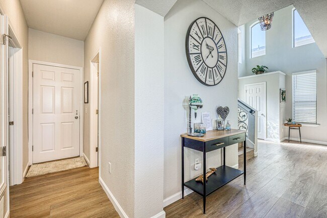 Building Photo - Beautiful Westside home FURNISHED with 4 b...