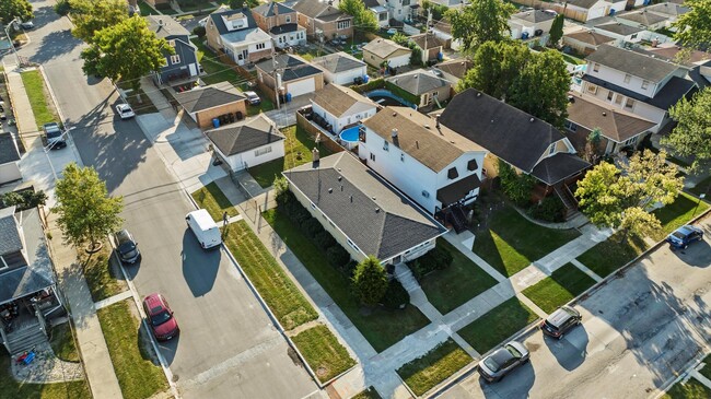 Building Photo - 3353 N Ozanam Ave