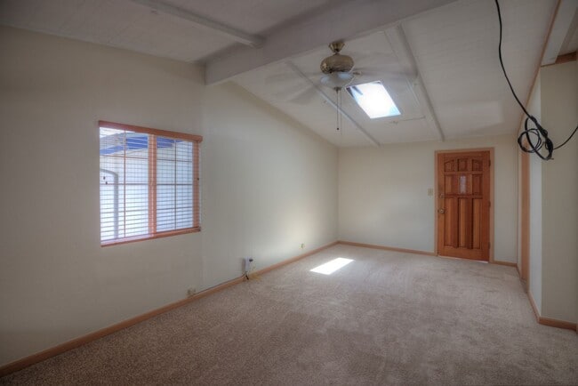 Building Photo - Spacious 3 bed/2bath home in Southgate Hay...
