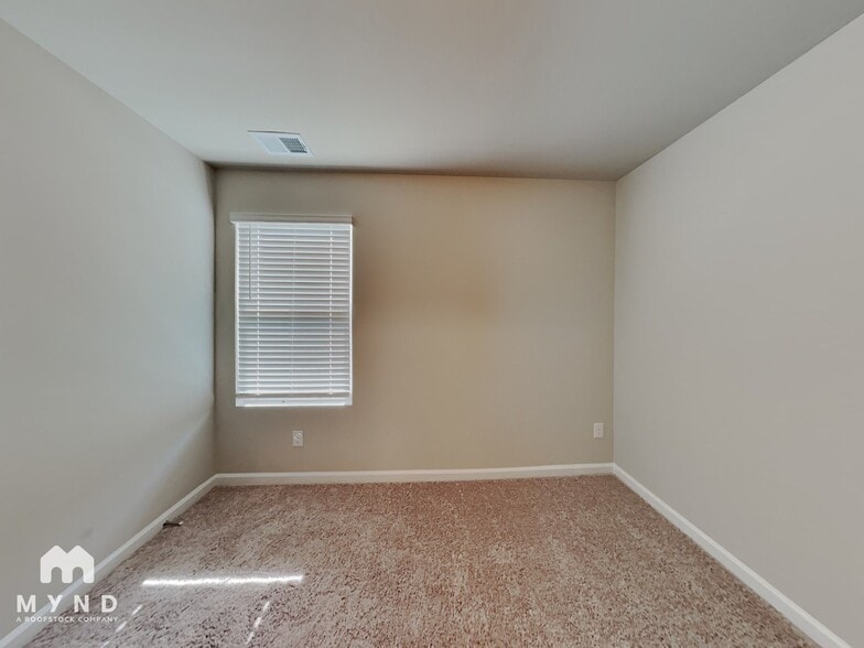 Building Photo - 418 S Fortune Way
