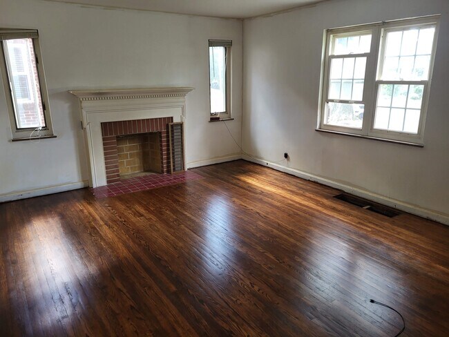 Building Photo - 3122 Coral Park Dr