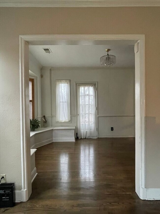 Building Photo - 3 BR/1BA | Newly Renovated Single Family Home | 1-Car Garage Parking | Patio in backyard!