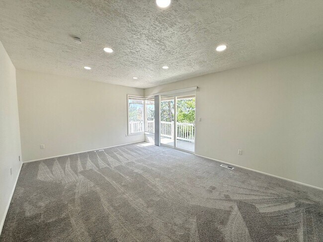 Building Photo - Open House June 20th | 3 Bedroom Townhome in Holladay