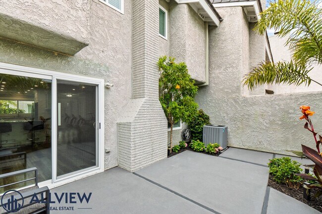 Building Photo - Highly Upgraded, Large Condo in Huntington Beach!