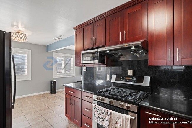 Building Photo - 1814 Armand Dr