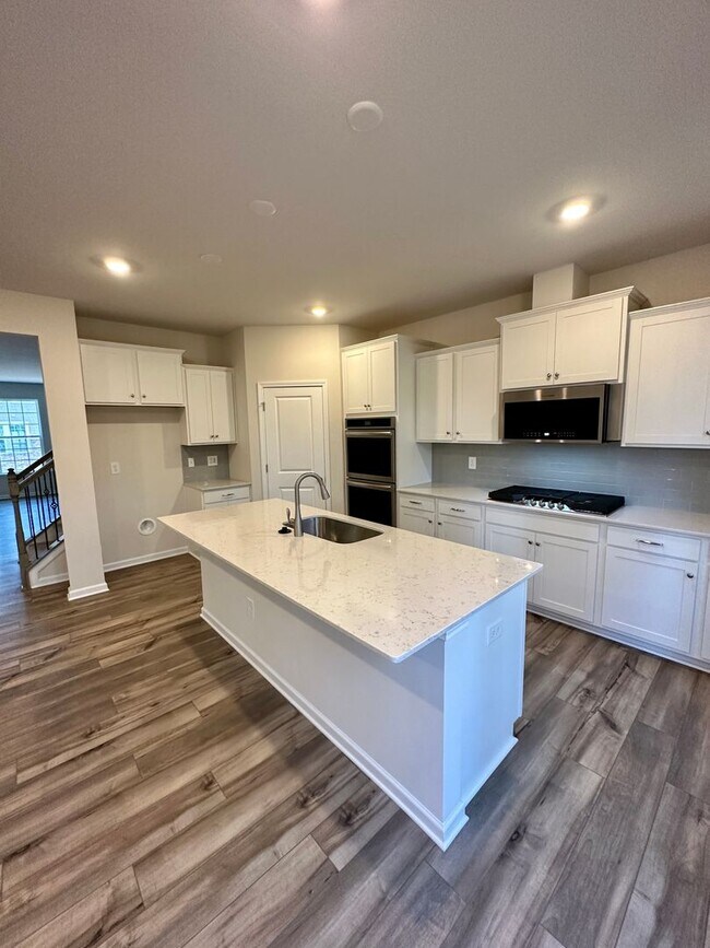 Building Photo - 4BR/3.5 Bath Townhouse in Prime Ballantyne Location; Great Schools