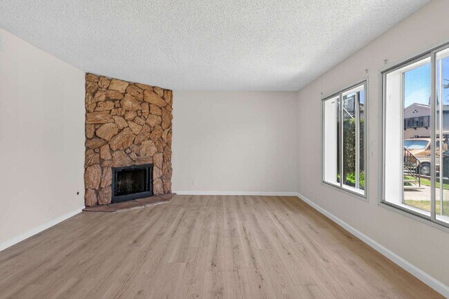 Building Photo - Spacious Condo in Santa Clara - Easy Commute!