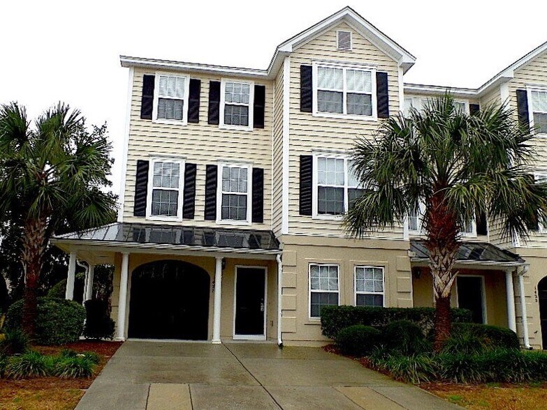 Building Photo - 2928 Woodland Park Dr