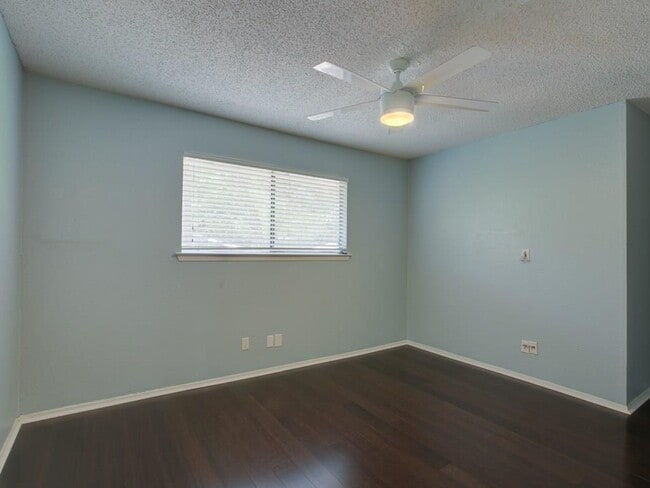 Building Photo - 8402 Tallwood Dr