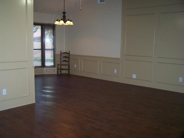 Building Photo - 827 Meandering Way