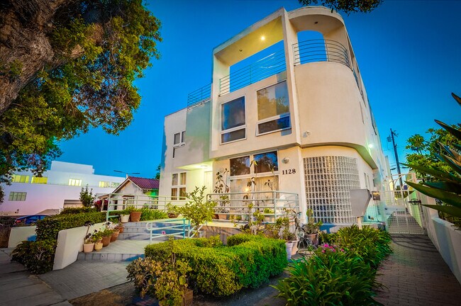 Building Photo - 1128 22nd St