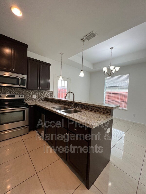 Building Photo - 214 Fig Dr