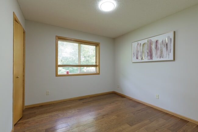 Building Photo - 22075 Red Oak Dr