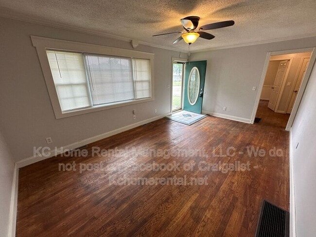 Building Photo - 10700 E 28th Terrace S