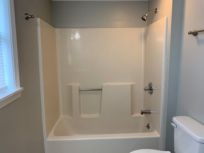 Building Photo - Two bedroom (with office or small 3rd bedr...