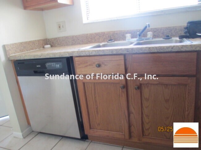Building Photo - Townhouse in Buenaventura Lakes