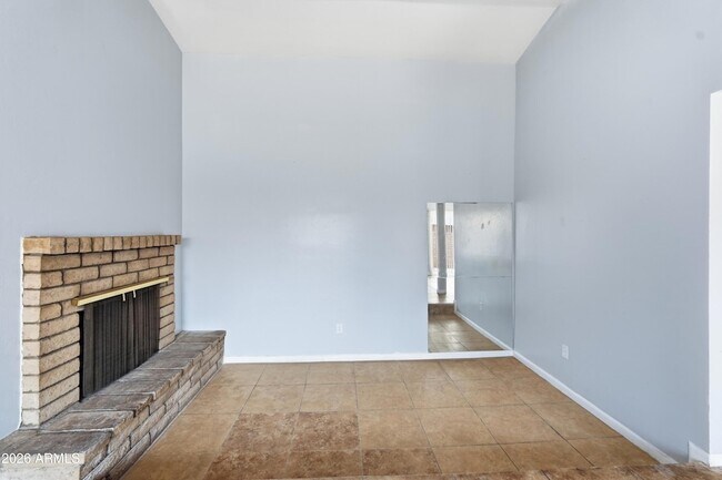 Building Photo - 126 W Loma Vista Dr