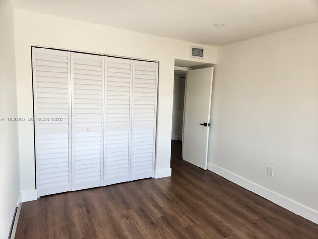 Building Photo - 295 NW 72nd Ave