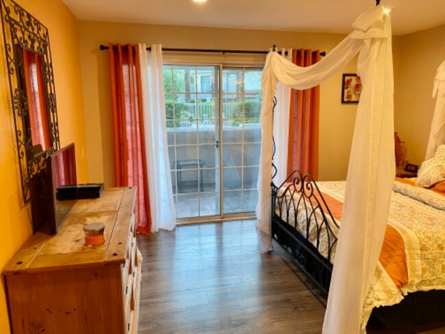 Building Photo - 4901 E Mesquite Ave