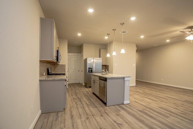 Building Photo - 601 Fiery Skipper Dr