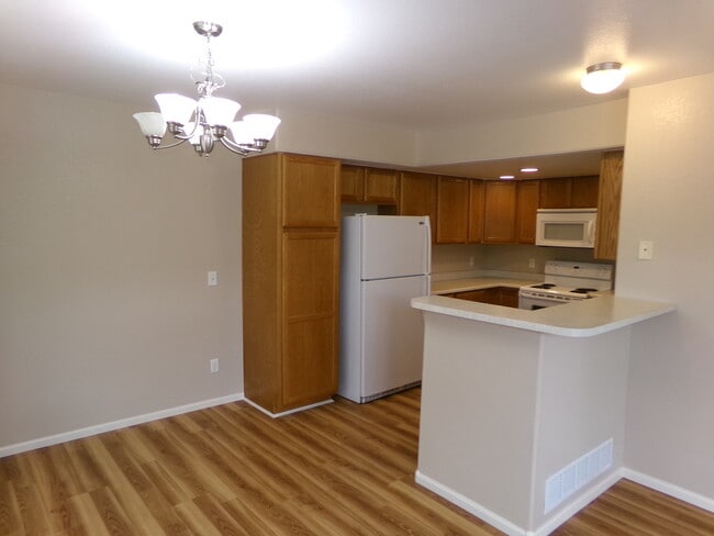 Building Photo - 844 Apex Dr