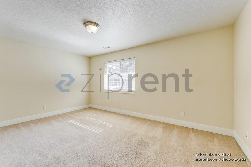 Building Photo - Unit